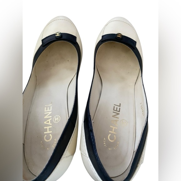 CHANEL Women's Two-Tone Black and Cream Heels - Picture 8 of 11